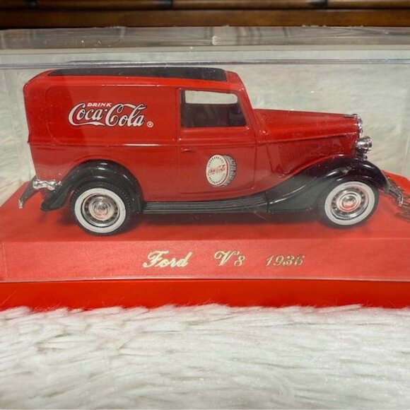 Vintage Coca-Cola Red and Black Metal 1936 Ford V8 in Case Made in France - Picture 10 of 15